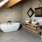 Newly Built Nature Villa, Wifi And Clean Lägenhet *